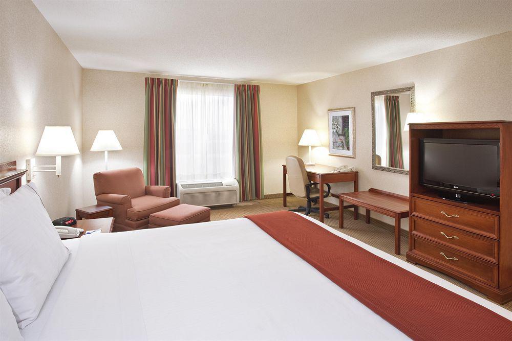 Holiday Inn Express Hotel & Suites Bowling Green By Ihg Стая снимка