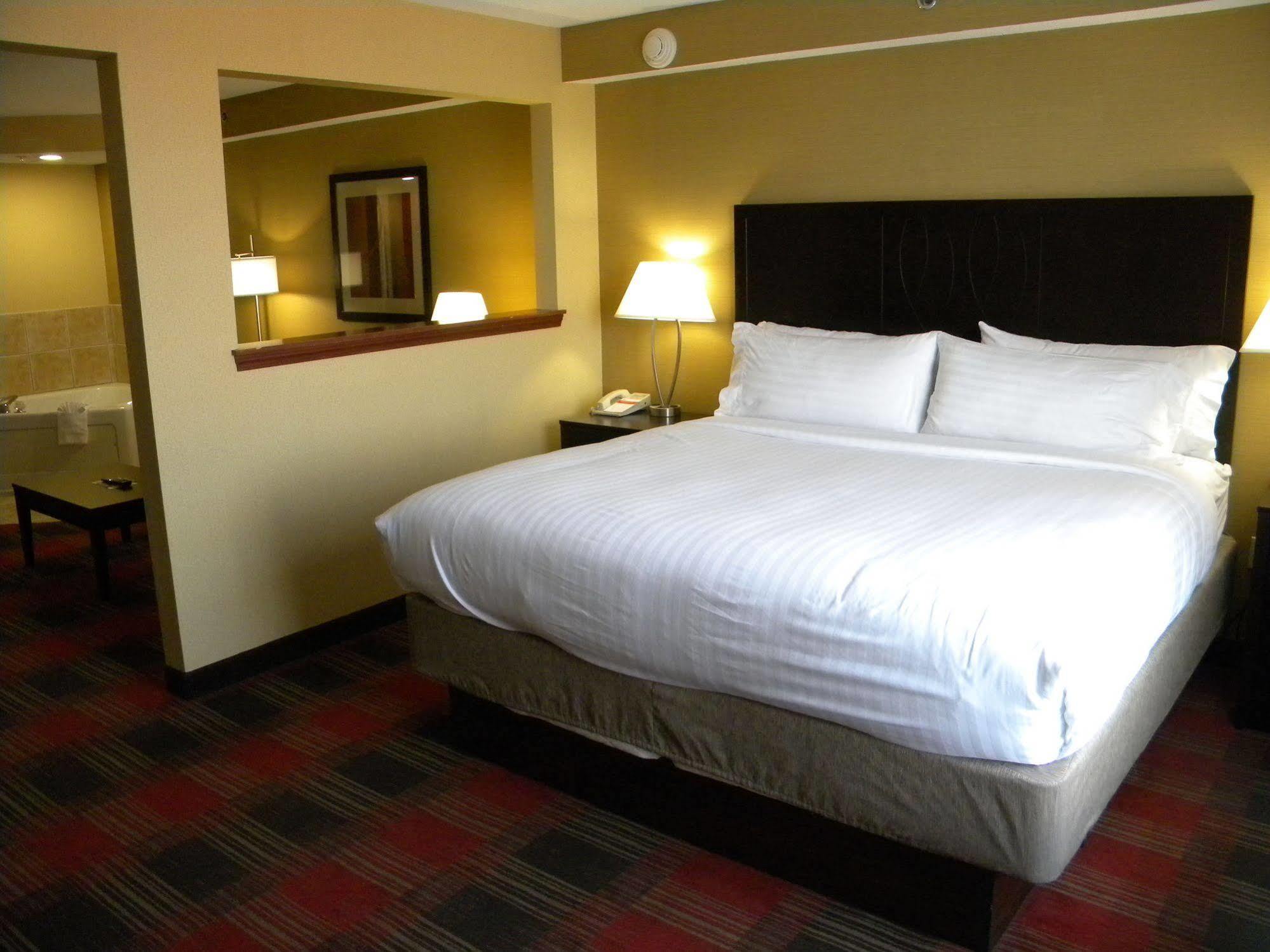 Holiday Inn Express Hotel & Suites Bowling Green By Ihg Екстериор снимка